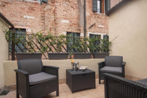 Sant'Aponal Cozy Apartment with Balcony R&R